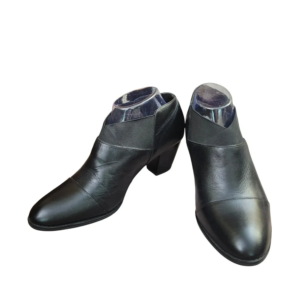 Vionic Point Orthaheel Black Leather Cap Toe Booties Shooties 9.5 Luxury Classic